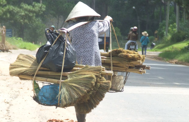 Nhọc nhằn người cao tuổi mưu sinh