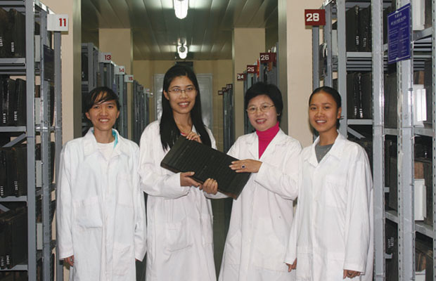 Niềm vui lần đầu tìm thấy Mộc bản khắc Chiếu dời đô.