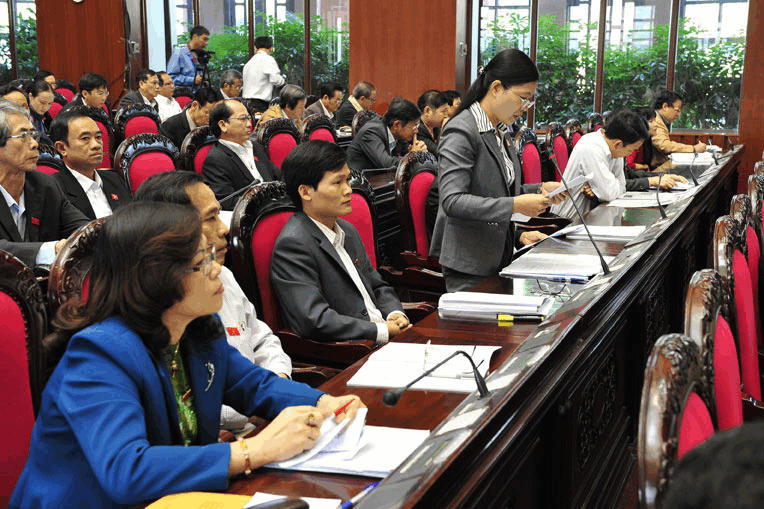 Thảo luận tình hình thực hiện dự toán ngân sách nhà nước năm 2010 và dự toán ngân sách Nhà nước, phương án phân bổ ngân sách T.Ư năm 2011; Nghe hai tờ trình