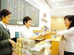 Các ngân hàng đồng thuận nâng &quot;trần&quot; lãi suất huy động VND lên 12%/năm