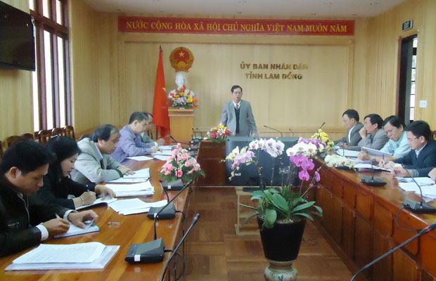 Đ/c Hoàng Sĩ Sơn phát biểu tại buổi làm việc.