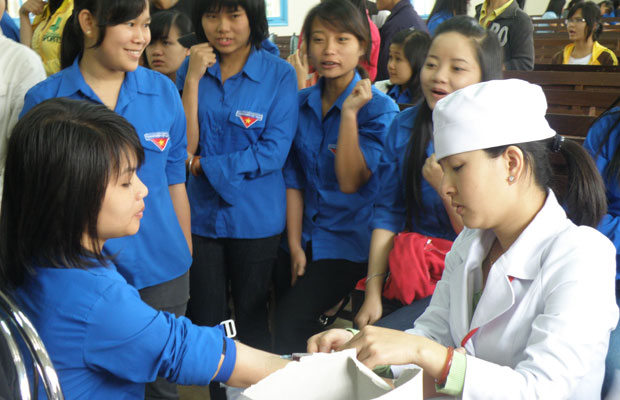 600 sinh viên Trường Cao Đẳng tình nguyện hiến máu