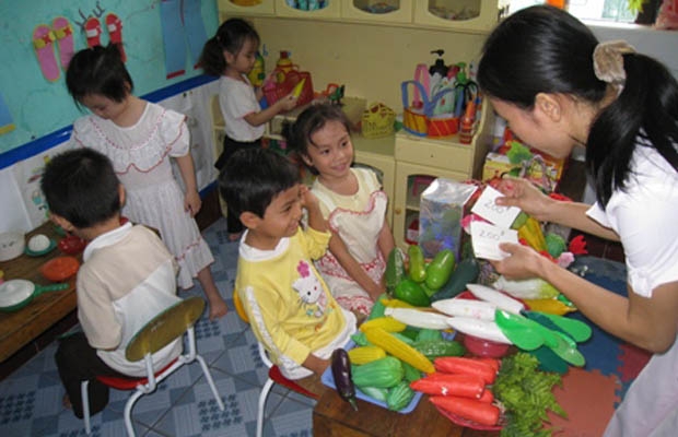 Cô giáo mầm non phụ trách không quá 4 trẻ dưới một tuổi