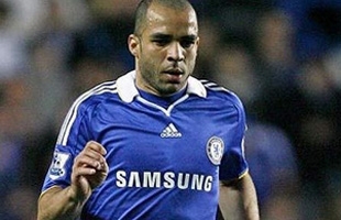 Alex lên bàn mổ, hàng thủ Chelsea nát bươm