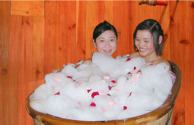 Tắm thuốc của người Dao Đỏ tại Đà Lạt