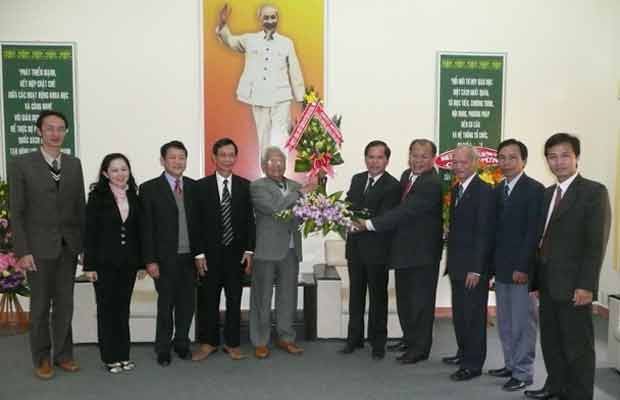 Lãnh đạo tỉnh thăm và chúc mừng giáo viên nhân ngày 20/11