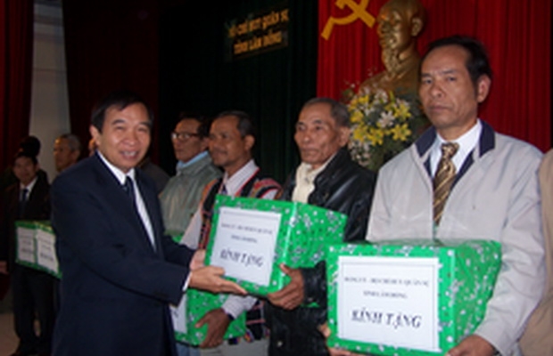 Biểu dương 45 già làng, trưởng thôn tiêu biểu