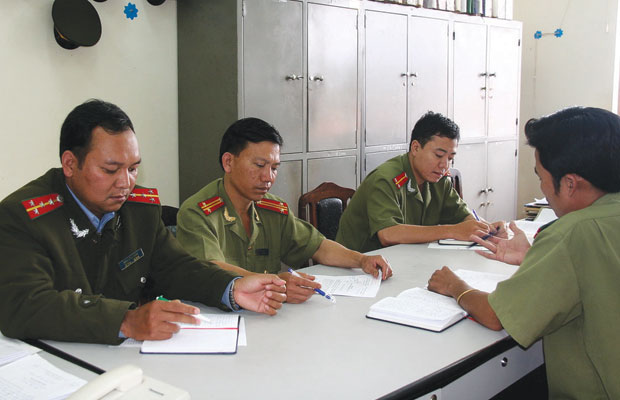 Người giữ bình yên cho buôn làng