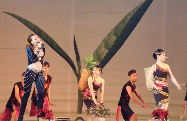 Lung linh đêm khai mạc “hương trà B’Lao”