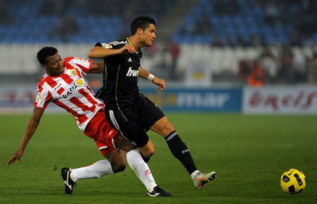 C.Ronaldo (phải) đã có một ngày thi đấu dưới phong độ.
