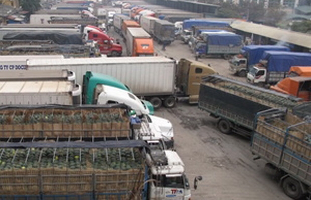 Hàng trăm xe chở hàng lại bị ùn tắc tại Tân Thanh