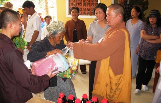 Góp tay giúp người nghèo vui tết
