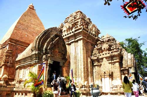 Toàn cảnh tháp
