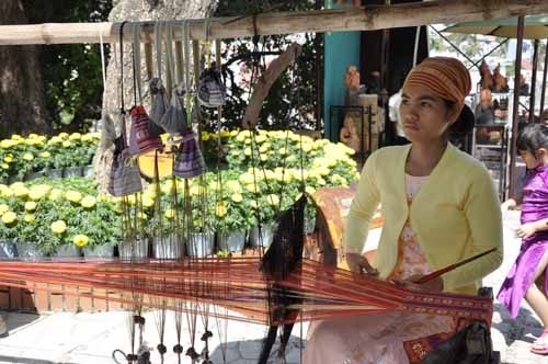 Dệt thổ cẩm