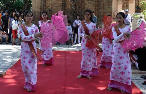 Hồn Chăm giữa lòng phố biển