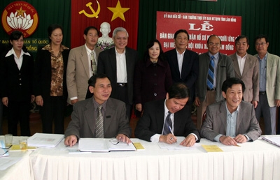 Bàn giao hồ sơ những người ứng cử Đại biểu Quốc hội khóa XIII