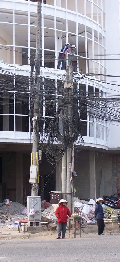 Viễn thông, truyền hình cáp đang làm mất mỹ quan đô thị