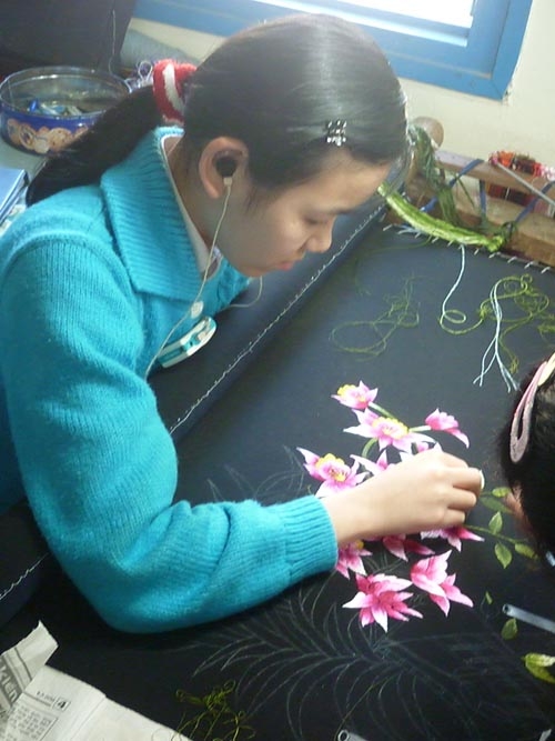 Đường thêu hồi sinh những mảnh đời khiếm khuyết
