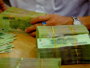 Tăng lương tối thiểu lên 830 ngàn đồng/tháng bắt đầu từ 1/5/2011
