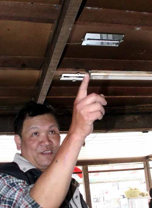 Đà Lạt: Một người dân sáng chế ra loại đèn tiết kiệm điện