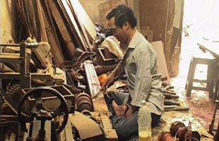Nghị lực của anh thợ tiện khuyết tật