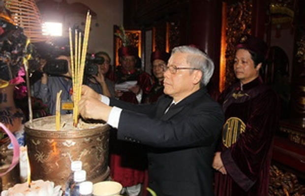 Tổng Bí thư dâng hương tưởng niệm các Vua Hùng