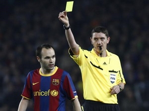 Andres Iniesta có thể bị UEFA cấm thi đấu 1 trận