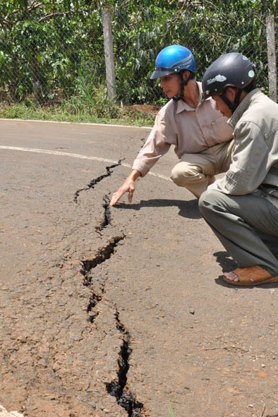 Nứt đất ở Di Linh có phải là… chuyện lạ?