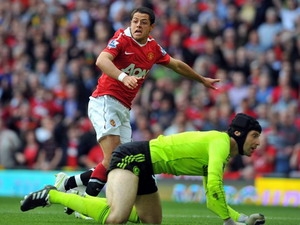 Hạ Chelsea, Man. Utd chạm tay vào chức vô địch