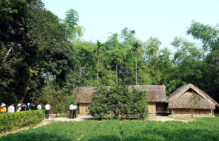 Chủ tịch Hồ Chí Minh - Anh hùng giải phóng dân tộc, chiến sĩ lỗi lạc của phong trào cộng sản và công nhân quốc tế