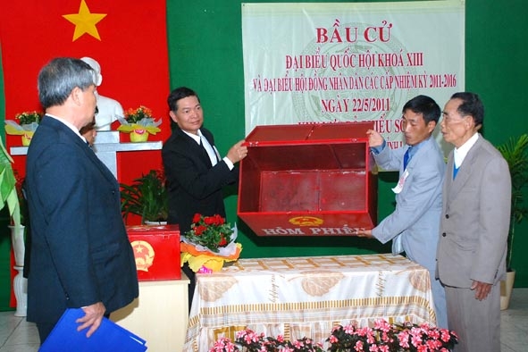 Kiểm tra thùng phiếu