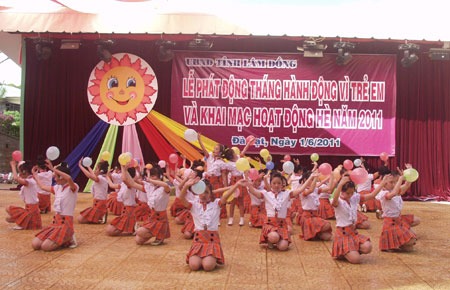 Phát động “Tháng hành động vì trẻ em” và khai mạc hoạt động hè năm 2011