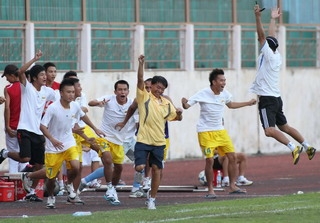 Bóng đá Lâm Đồng lên hạng nhất