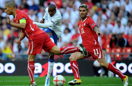 Anh thoát thua trên sân Wembley