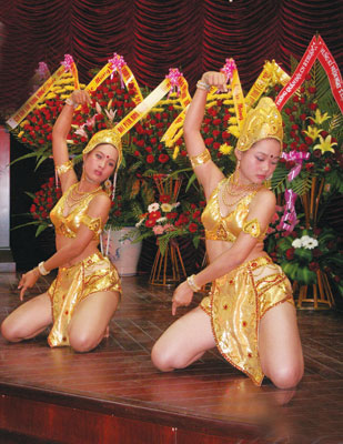 Sắc màu thổ cẩm Chăm