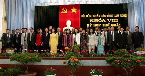 Kỳ họp thứ nhất HĐND tỉnh khoá 8: Tái cử nhiều chức danh cán bộ chủ chốt