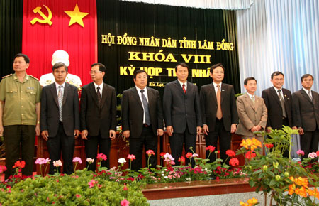 Thành viên UBND tỉnh ra mắt tại kỳ họp