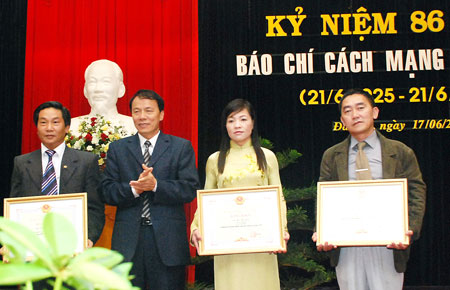 Kịp thời khen thưởng tác phẩm báo chí xuất sắc