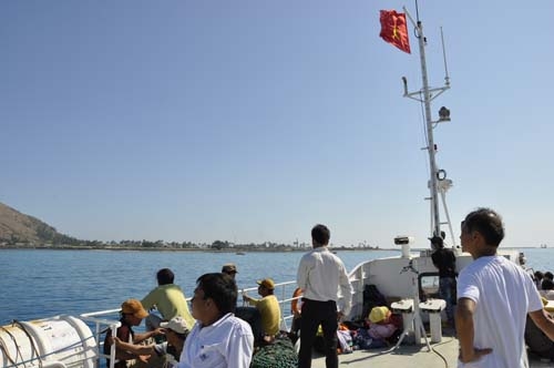Trên đường ra đảo.