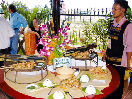 Trình bày ẩm thực Khánh Hòa