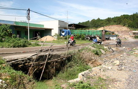 Khốn khổ vì công trình “trùm mền”