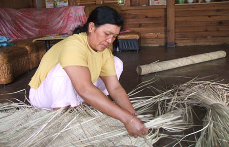 Làng đan chiếu bên hồ Đan Kia