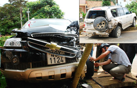 Tai nạn giao thông, 2 xe ô tô hư hỏng nặng
