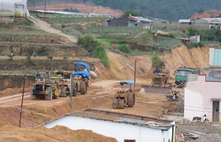 Các tuyến đi ngang đều gặp khó khăn (bài 2)