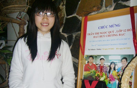 Thành công với tấm Huy chương Bạc Olympic Hóa học quốc tế