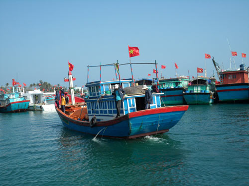 Trang bị máy liên lạc tầm xa cho tàu đi Hoàng Sa, Trường Sa