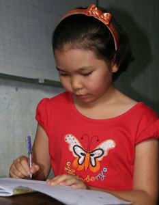 Bé gái 11 tuổi theo học chương trình Toán lớp 12