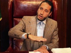 Con trai ông Gaddafi đang thương lượng đầu hàng