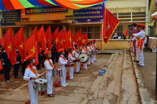 Đúng 7g30 phút, lễ khai giảng bắt đầu diễn ra trang trọng tại trường Dân Tộc Nội trú Langbian