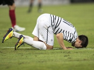 Nasri bị gẫy tay khi thực hiện nghĩa vụ quốc gia